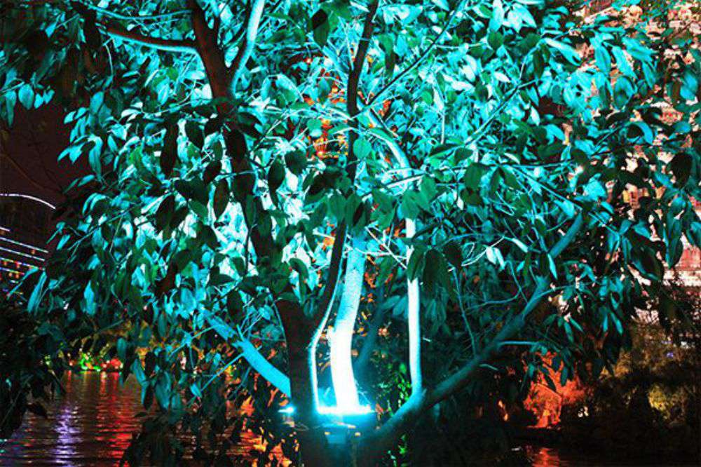 k1体育照明的RGB投光灯用在海内景观亮化项目